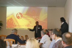 Všetko musí mať svoj koniec a tak Rudolf Gális uzavrel úspešnú konferenciu Astronomické Slovensko 2019. (Foto: Daniela Rapavá)